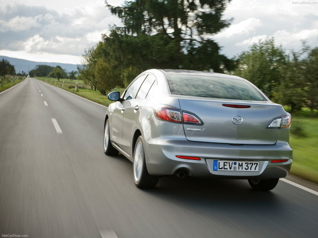 Mazda 3 Sedan фото