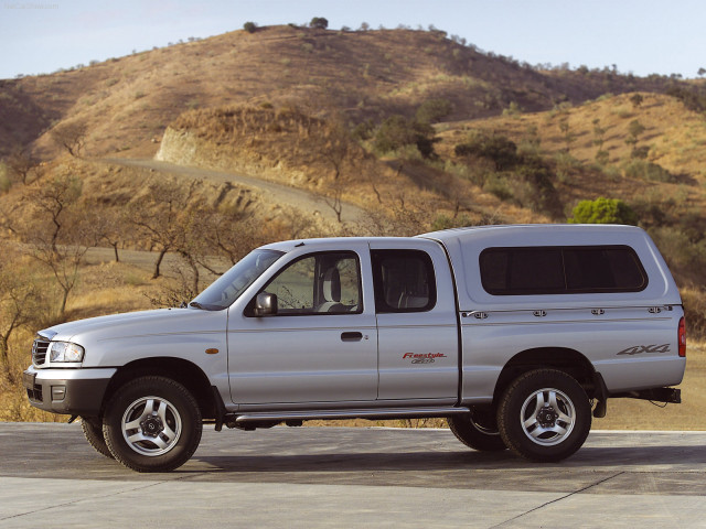 Mazda B2500 фото