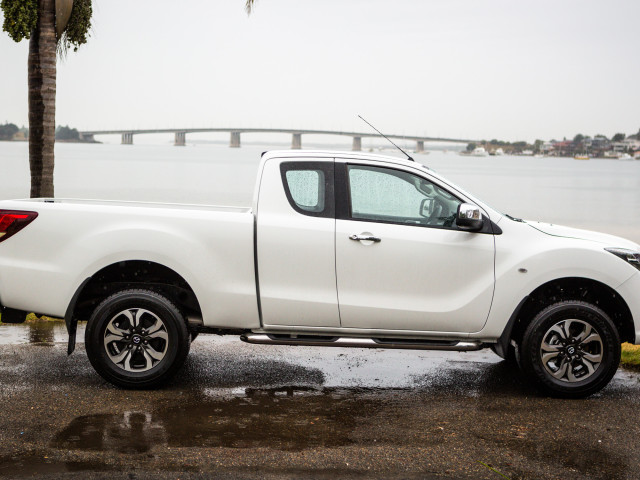 Mazda BT-50 фото