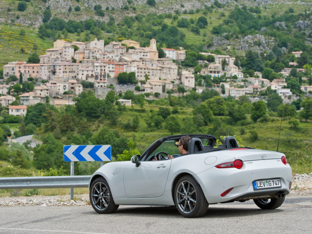 Mazda MX-5 фото