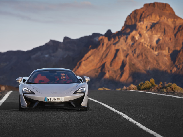 McLaren 570GT фото