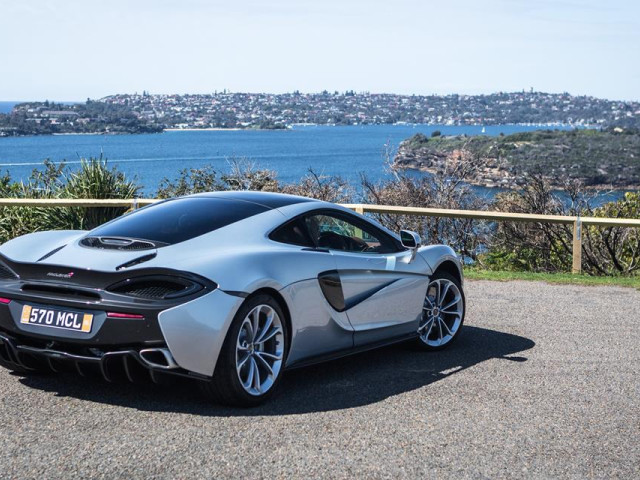 McLaren 570GT фото