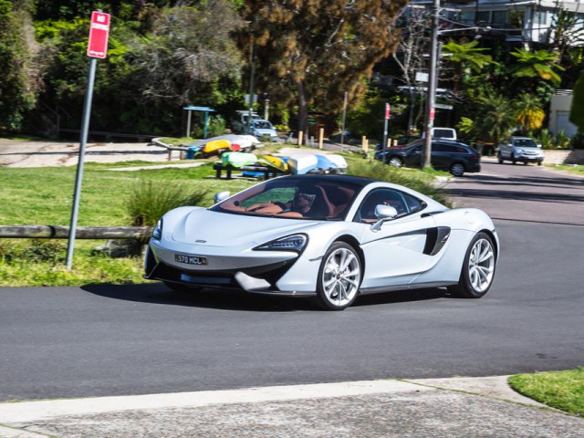 McLaren 570GT фото