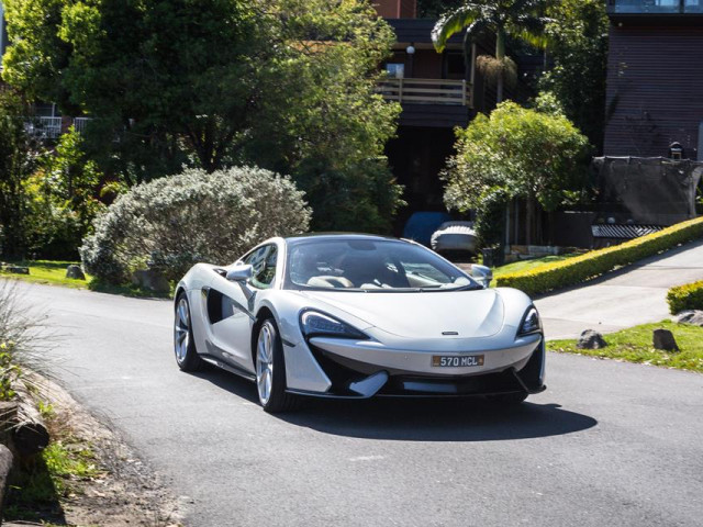 McLaren 570GT фото