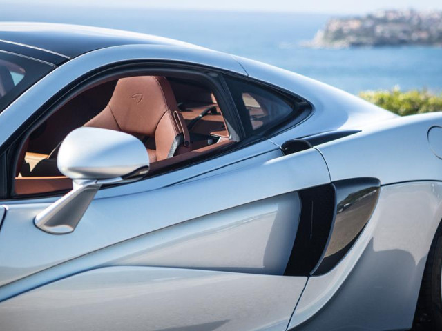 McLaren 570GT фото