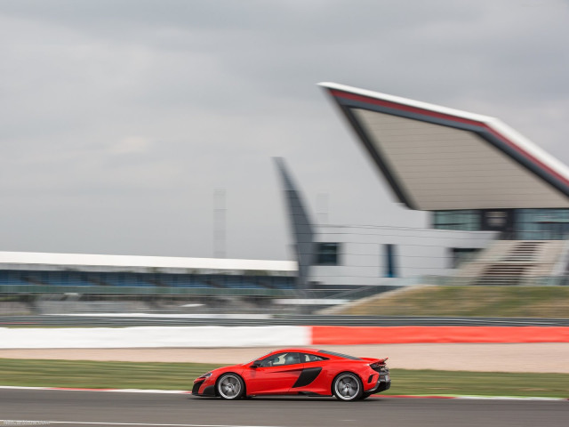 McLaren 675LT фото