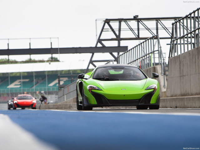 McLaren 675LT фото