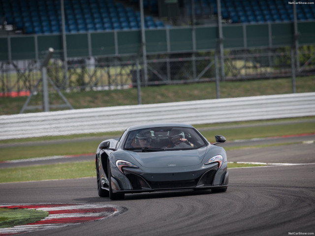 McLaren 675LT фото