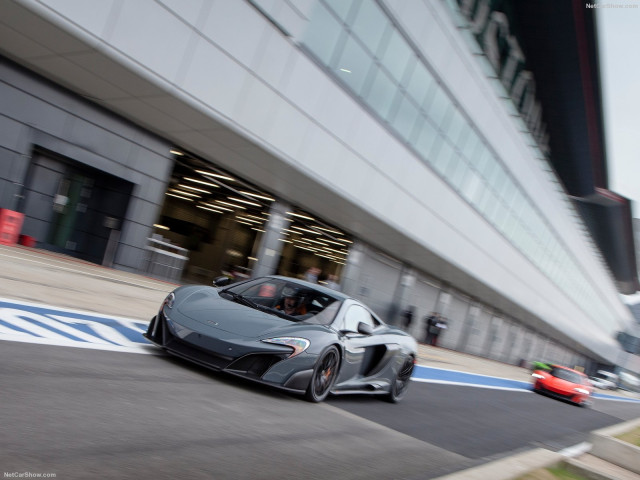 McLaren 675LT фото