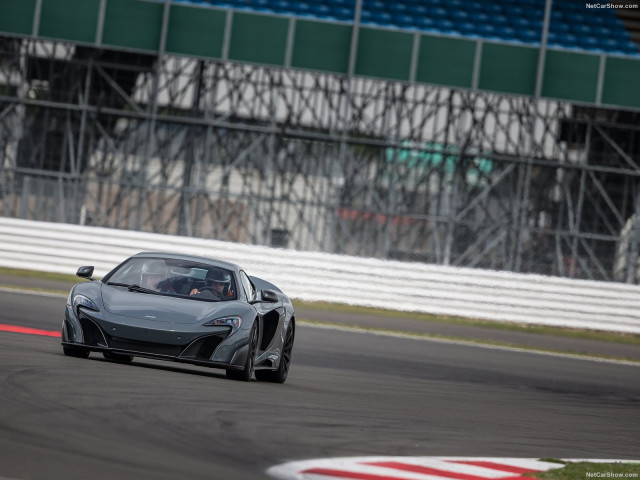 McLaren 675LT фото