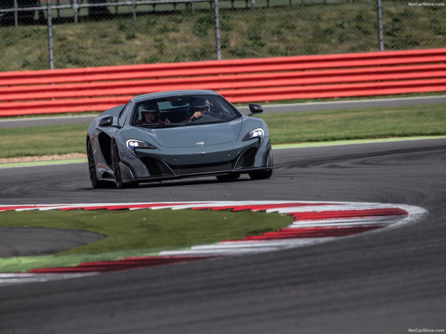 McLaren 675LT фото