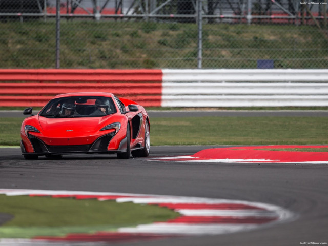 McLaren 675LT фото