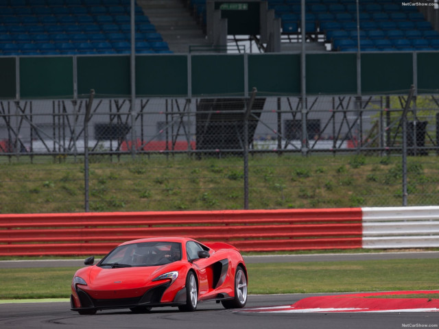 McLaren 675LT фото