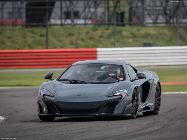 McLaren 675LT фото