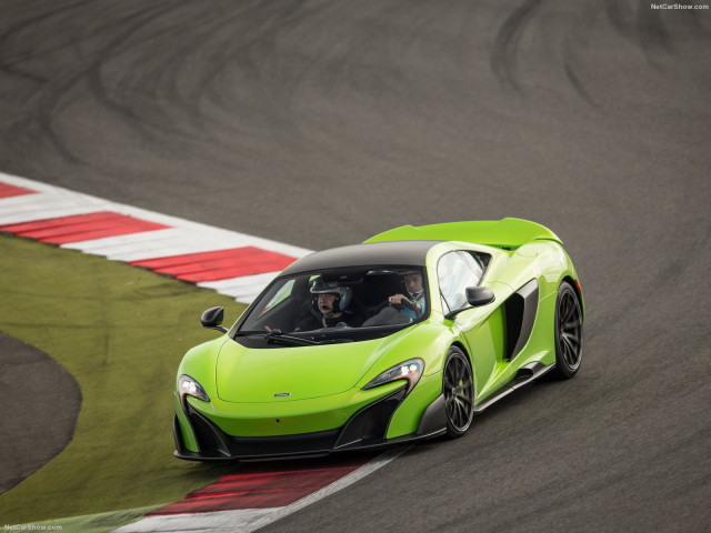 McLaren 675LT фото