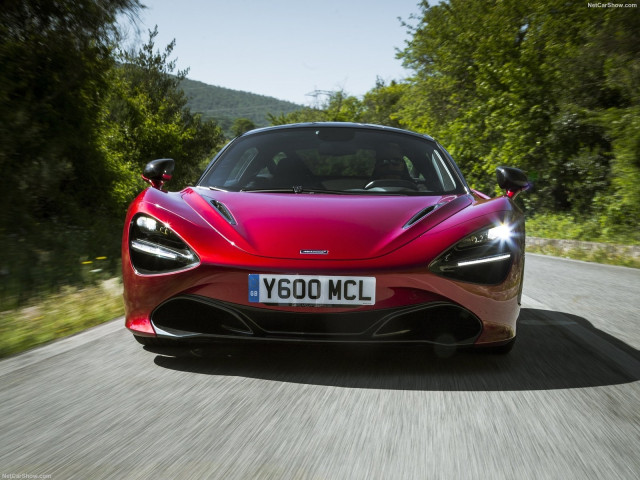 McLaren 720S фото