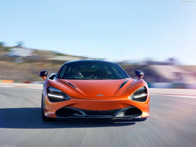 McLaren 720S фото