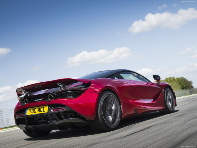 McLaren 720S фото