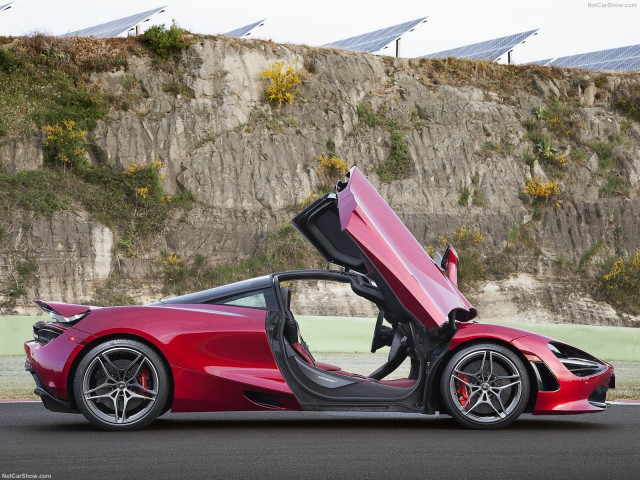 McLaren 720S фото