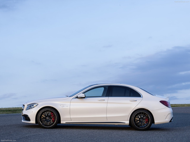 Mercedes-Benz C63 AMG фото