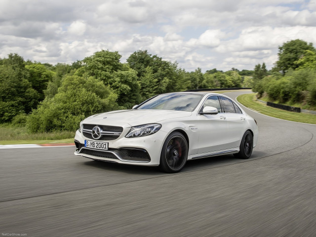 Mercedes-Benz C63 AMG фото