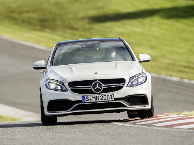 Mercedes-Benz C63 AMG фото