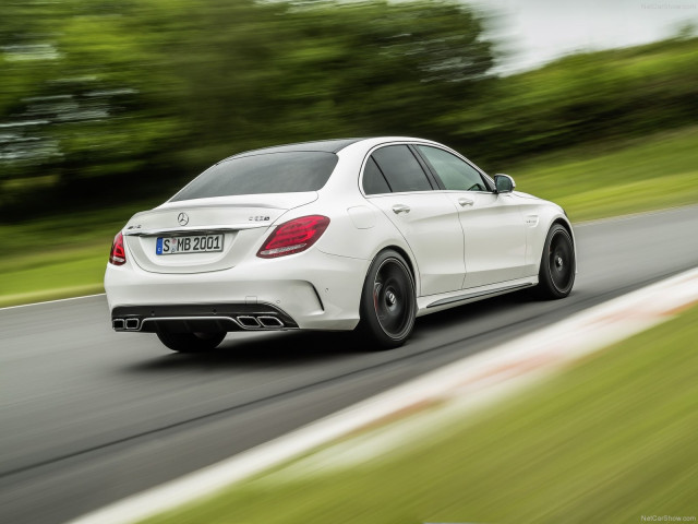 Mercedes-Benz C63 AMG фото