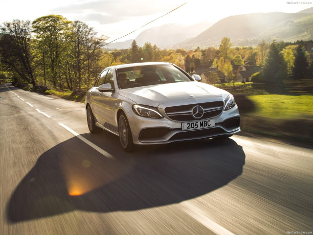 Mercedes-Benz C63 AMG фото