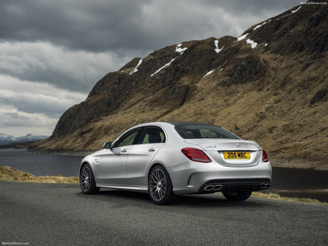 Mercedes-Benz C63 AMG фото