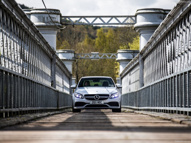 Mercedes-Benz C63 AMG фото