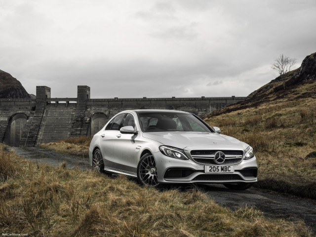 Mercedes-Benz C63 AMG фото