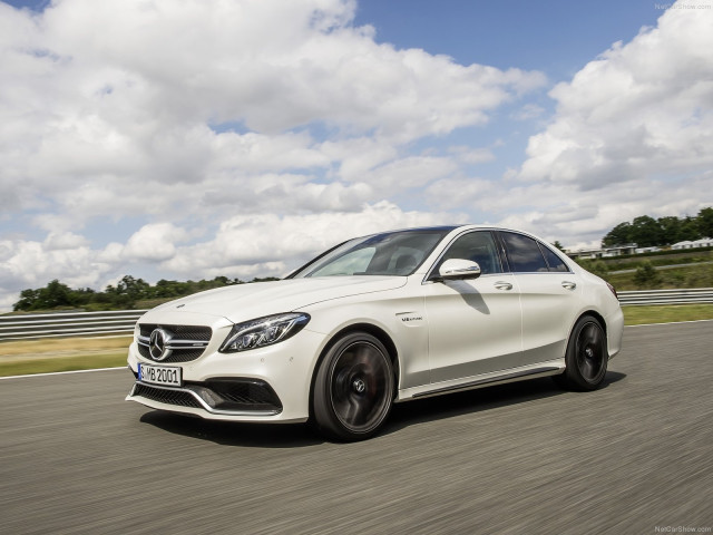 Mercedes-Benz C63 AMG фото