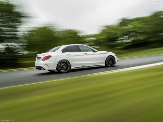 Mercedes-Benz C63 AMG фото