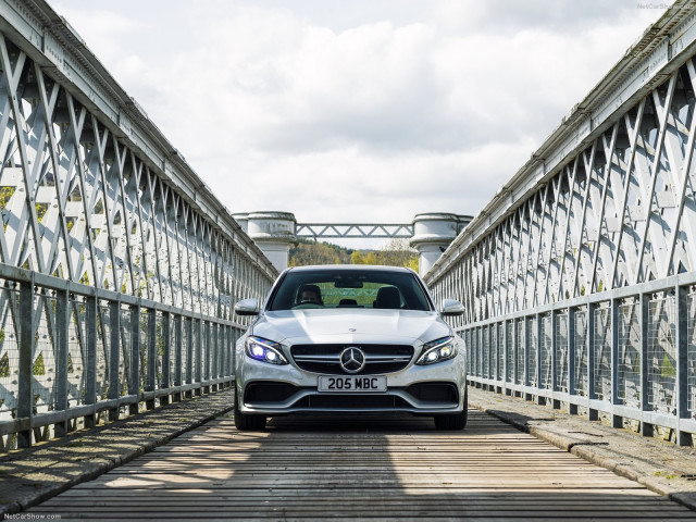 Mercedes-Benz C63 AMG фото