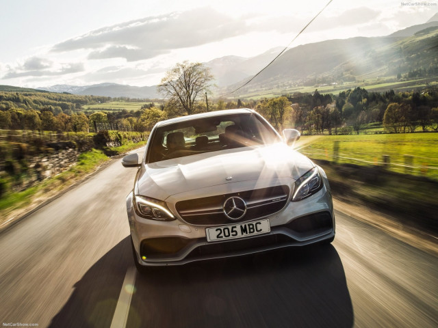 Mercedes-Benz C63 AMG фото