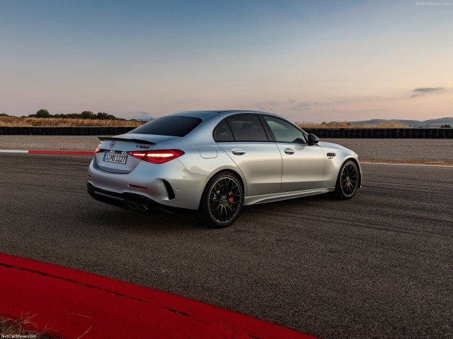 Mercedes-Benz C63 AMG фото