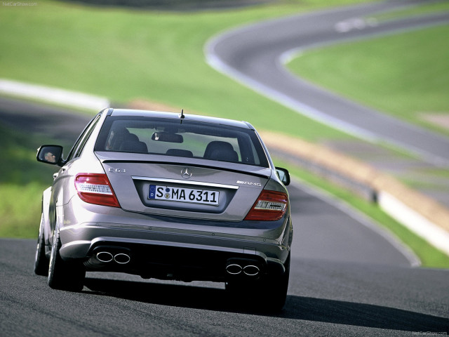 Mercedes-Benz C63 AMG фото