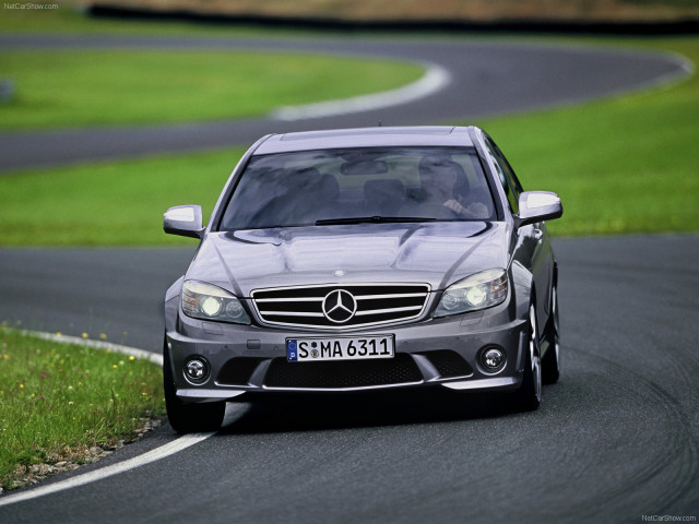 Mercedes-Benz C63 AMG фото