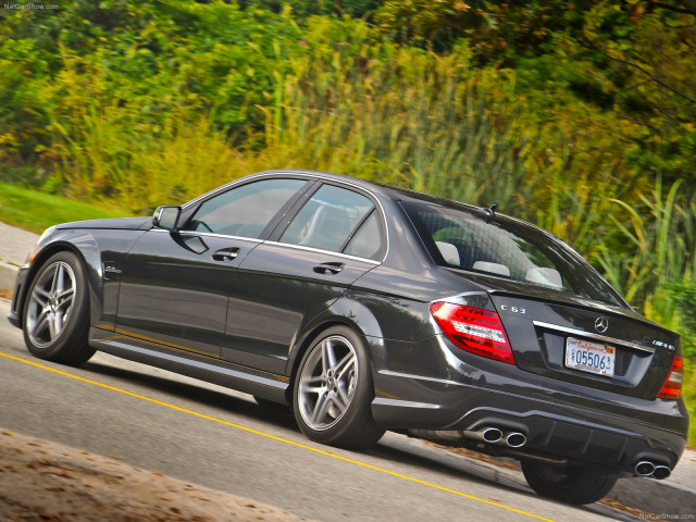 Mercedes-Benz C63 AMG фото