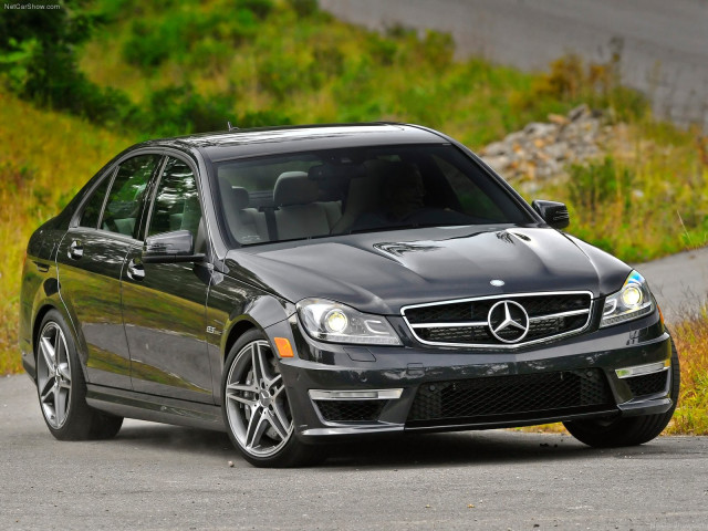 Mercedes-Benz C63 AMG фото