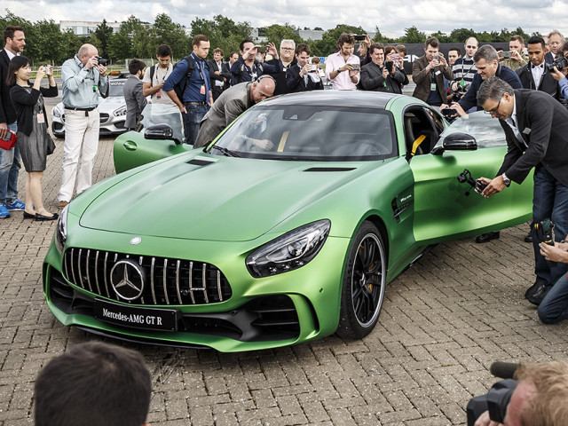 Mercedes-Benz AMG GT R фото