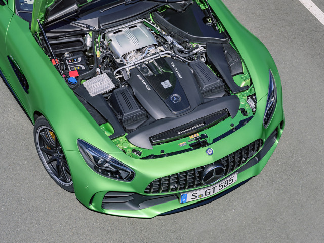 Mercedes-Benz AMG GT R фото