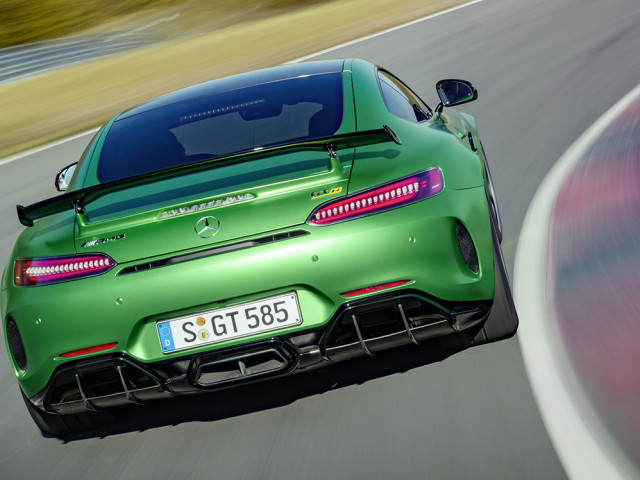 Mercedes-Benz AMG GT R фото