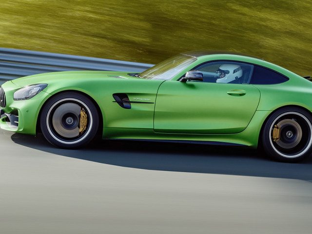 Mercedes-Benz AMG GT R фото