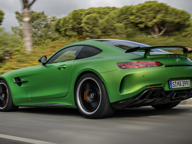 Mercedes-Benz AMG GT R фото