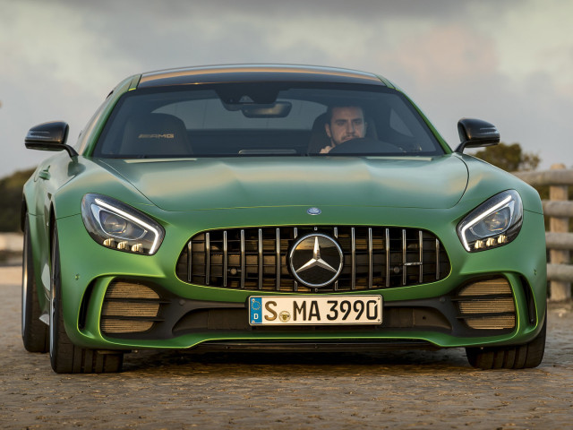 Mercedes-Benz AMG GT R фото