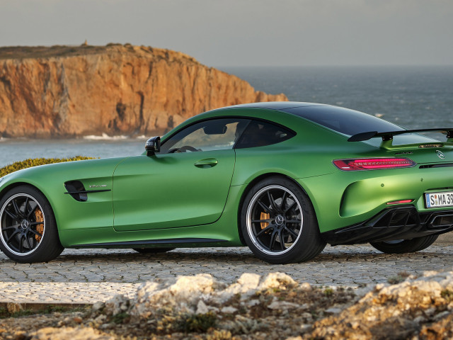 Mercedes-Benz AMG GT R фото