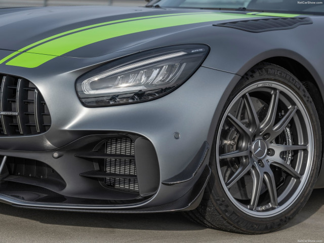 Mercedes-Benz AMG GT R фото