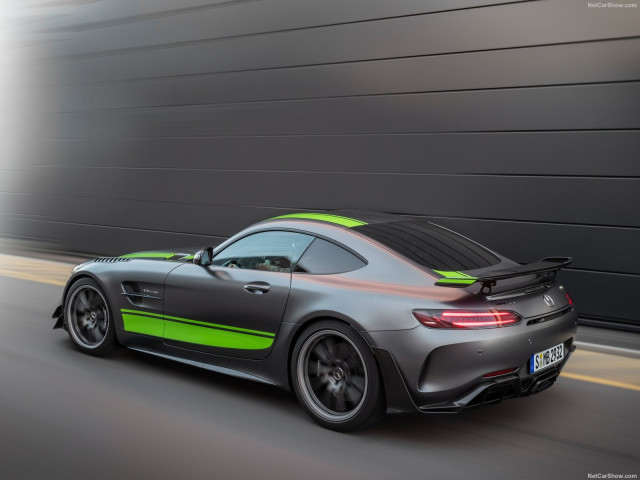 Mercedes-Benz AMG GT R фото