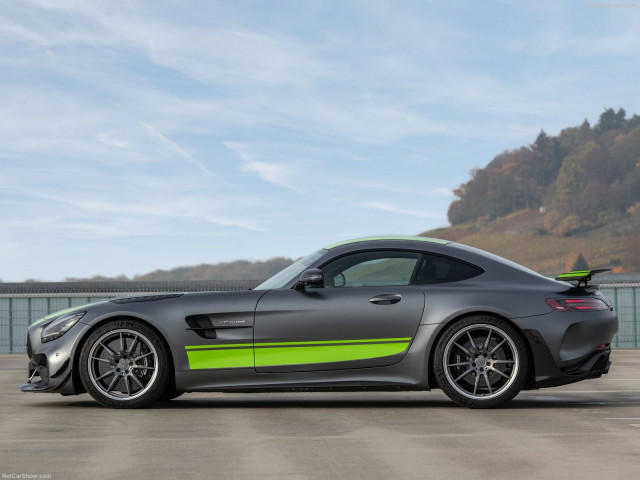 Mercedes-Benz AMG GT R фото